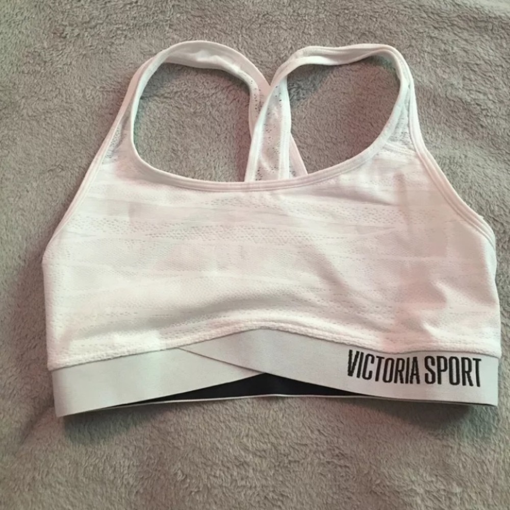 Victoria Sport The Player Racerback Sport Bra M